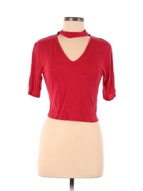 Boohoo Red V-Neck Cropped Top with Attached Neck Detail